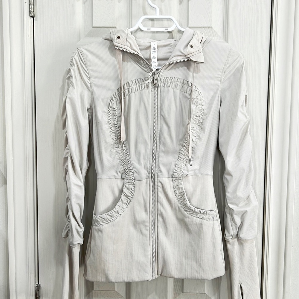 Lululemon jacket size 6